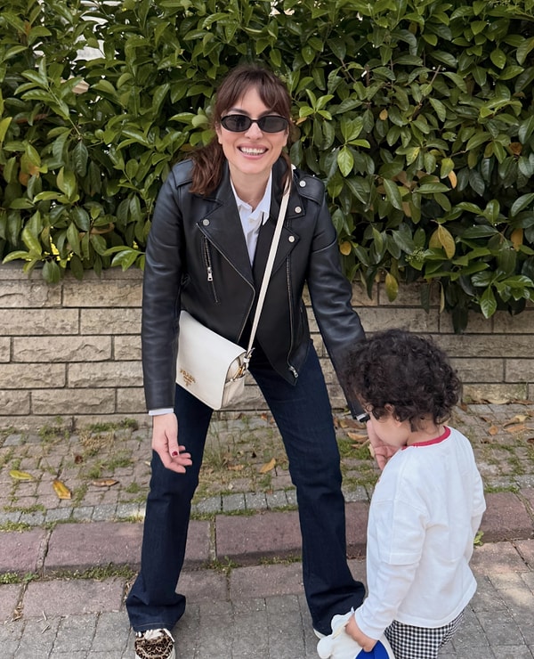 Ezgi Mola, a beloved figure in the Turkish television and cinema industry, has managed to garner a wide fan base through her successful projects over the years.