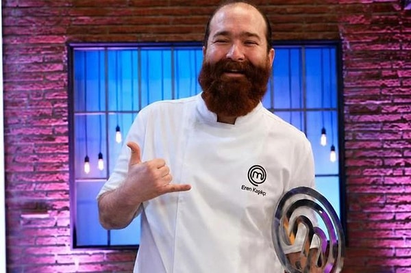 MasterChef Türkiye 2021 sezonunda sergilediği başarılı performansla şampiyonluğa ulaşan ve yarışmanın ardından gastronomi kariyerini başarıyla sürdüren Eren Kaşıkçı'dan gelen acı haber, 29 Temmuz'da tüm Türkiye'yi sarstı.