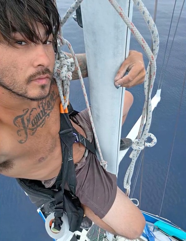 He Tried to Repair His Boat in the Middle of the Ocean