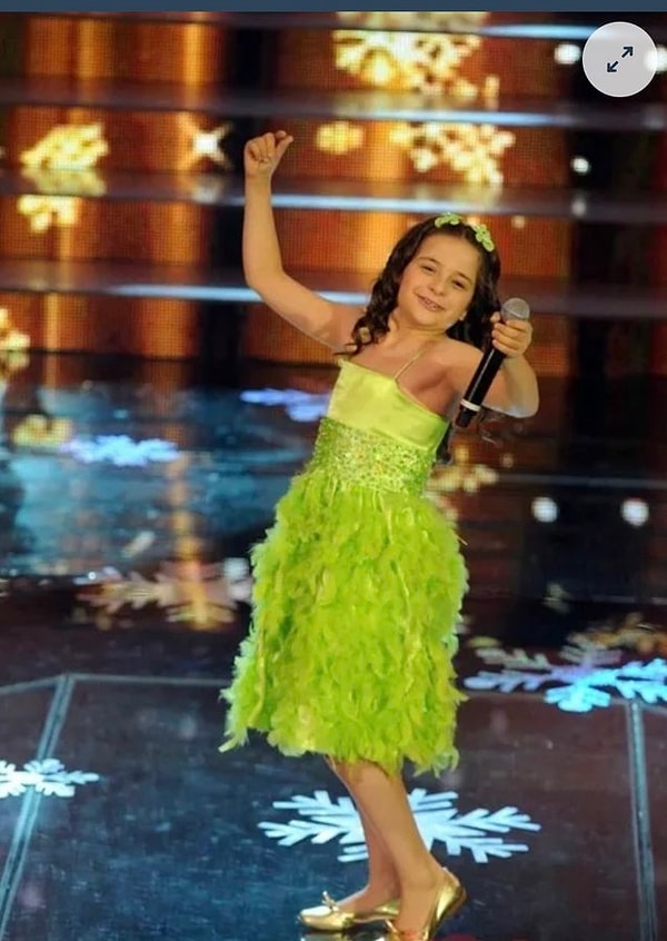 2009-2012 yılları arasında yayınlanan Bir Şarkısın Sen, çocuk yarışmacıların sahne performanslarıyla milyonları ekran başına kilitleyen yapımlardan biri olmuştu.