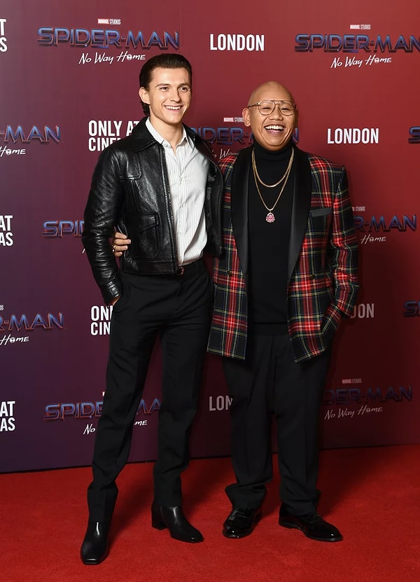 Marvel filmlerinde dolgun saçlarıyla izlediğimiz Jacob Batalon, gerçek hayatında çocukluğundan bu yana tamamen kel.