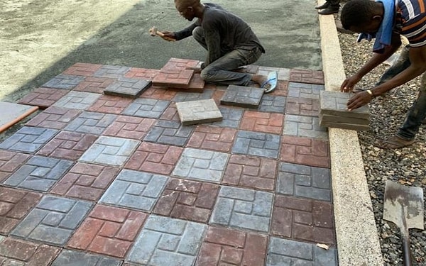 Proje hem çevre kirliliğini azaltıyor hem de yerel topluma yeni iş imkanları sağlıyor.