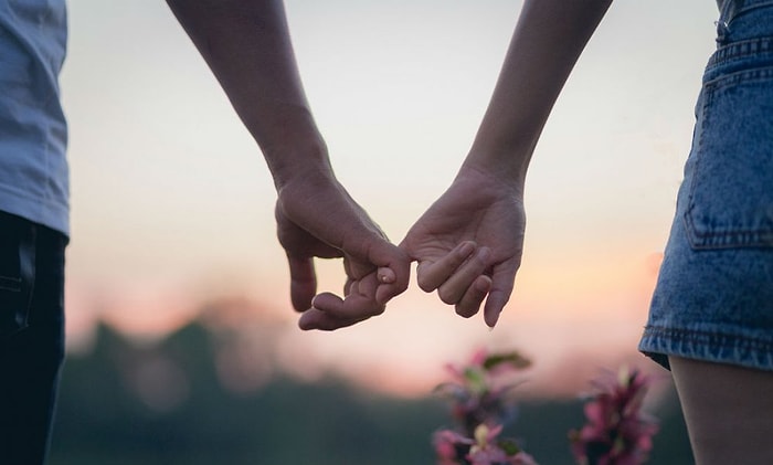 Woman's Strict Dating Criterion Goes Viral: He Must Live Alone to Date Her