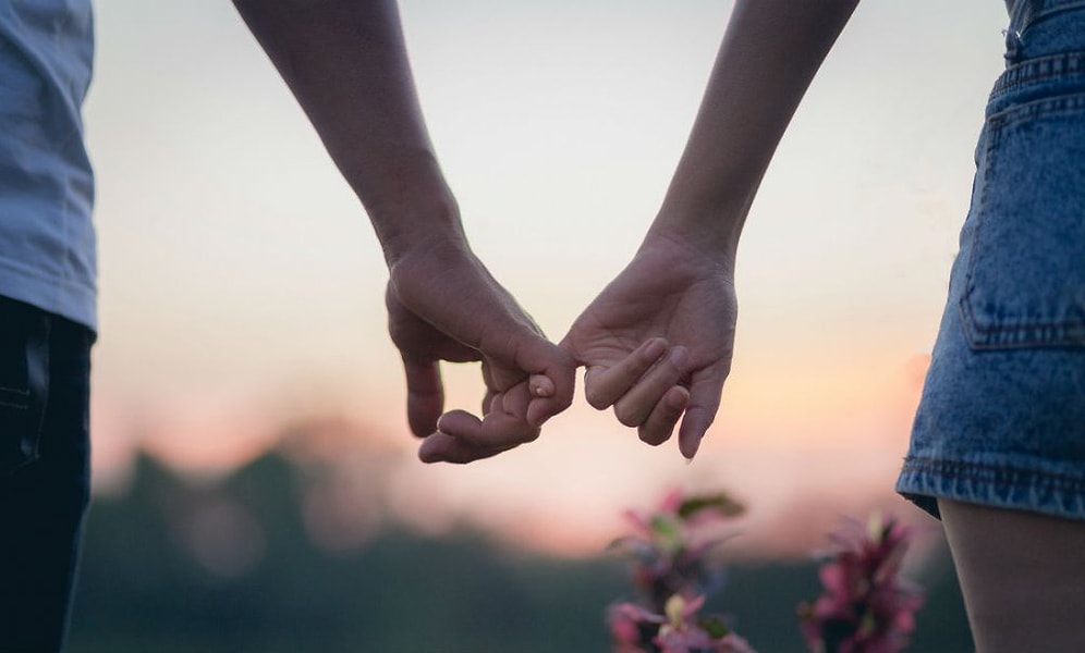 Woman's Strict Dating Criterion Goes Viral: He Must Live Alone to Date Her