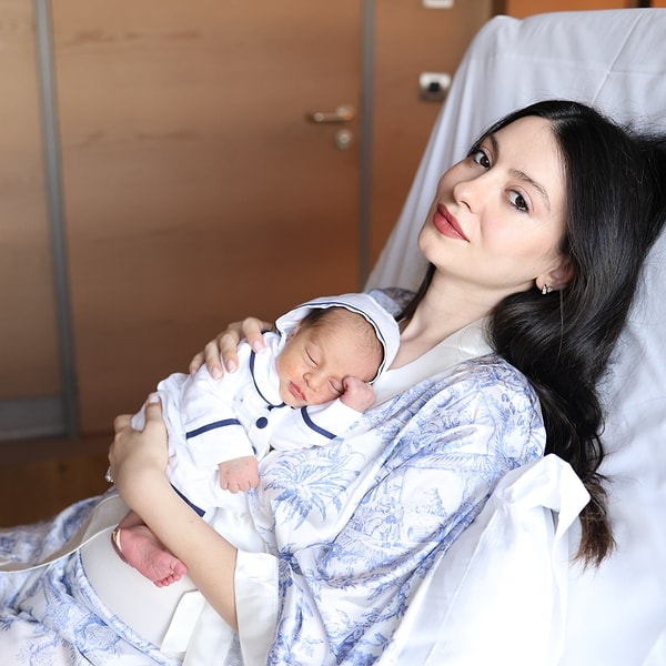 Cennet Mahallesi'nin küçük Ayşe'si Belemir Temizsoy, ekranlardan uzak bir yaşam sürmeyi tercih etse de yıllar içindeki değişimiyle zaman zaman gündeme gelmeye devam etti.