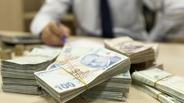 Uzun yıllar prim ödeyenlerin aylıkları taban aylık sınırının sadece birkaç bin lira üzerinde.