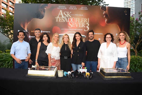 Merakla beklenen filmden şimdi de güzel haber geldi: Aşk Tesadüfleri Sever 3' ün çekimleri tamamlandı!
