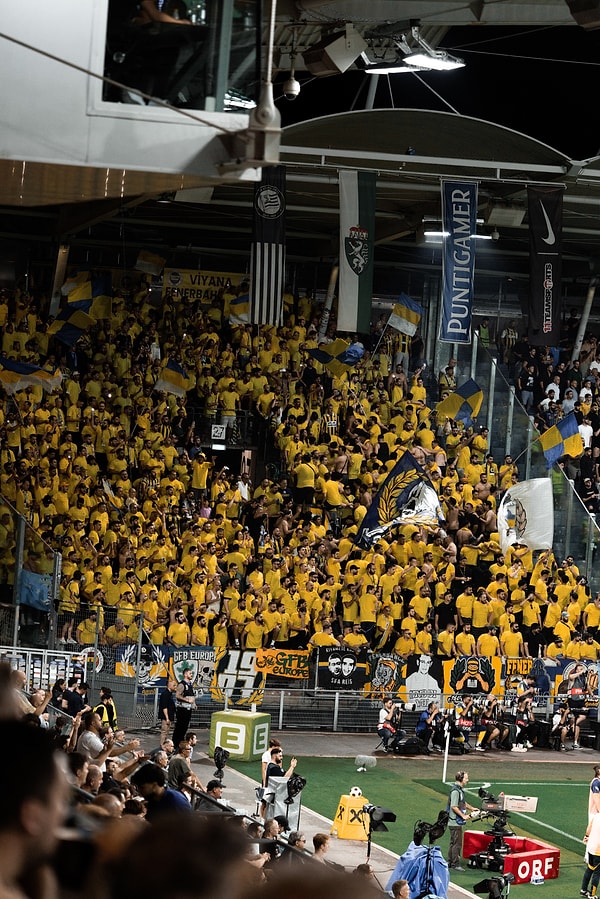 Sezona Şampiyonlar Ligi parolasıyla başlayan Fenerbahçe dün akşam önemli bir engeli aştı.