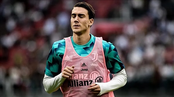 Beşiktaş, Vlahovic'i transfer ettiğini duyurdu.