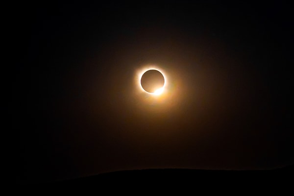 Meteor yağmuru, Güneş tutulması, 6 gezegenin yan yana hizalanması... Hepsi bir günde gerçekleşti.