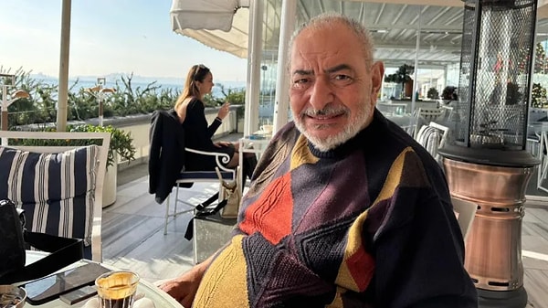 Reha Muhtar, a distinctive figure in Turkish television, has left a lasting impression with his unique style of journalism and on-screen presence over the years.
