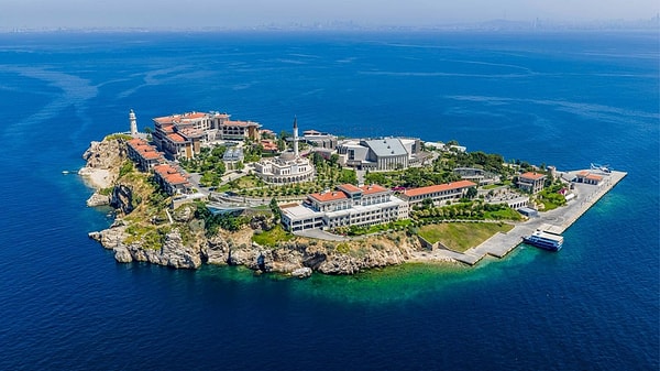 7. Demokrasi ve Özgürlükler Adası