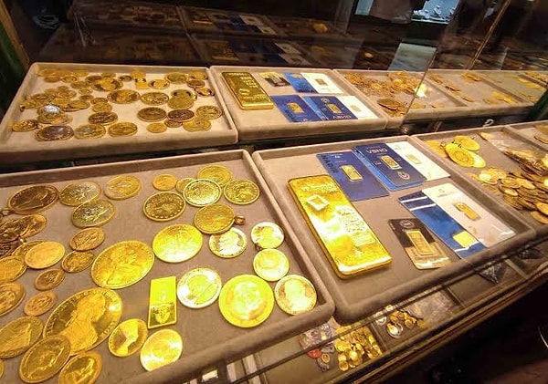 Altın fiyatları yıl sonunda ne kadar olacak? Ünlü ekonomist gram altının yıl sonunda göreceği fiyatı açıkladı.