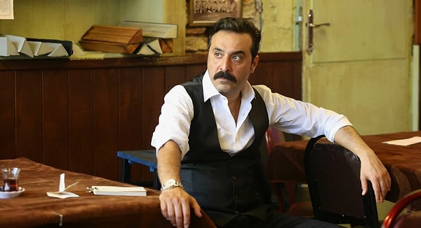 Oyuncu Mustafa Üstündağ, A.B.İ. dizisine Kenan İmirzalıoğlu'nun canlandırdığı Doğan'ın düşmanı olarak geliyor.