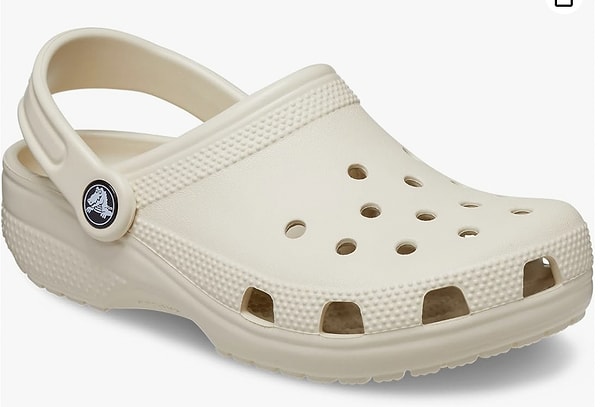 Crocs konforlu terlik ve sandalet modellerinde okula dönüşe özel neşeli tasarımlar!