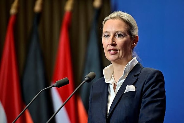 Göçmen krizi ve sınır güvenliği konularında da tavizsiz bir tutum sergileyen siyasetçi, mevcut açık sınır politikasının tamamen sonlandırılacağını ifade etti.