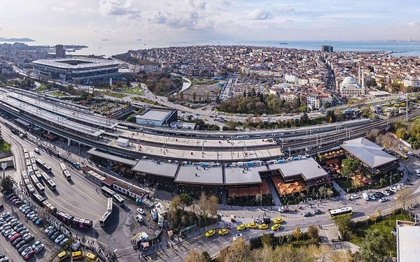 Levent Veziroğlu ile Nebula Grup Yönetim Kurulundan Erdinç Çatak, yeme-içme sektöründe yeni markalar ve konseptler geliştirmek üzere güçlerini birleştirdi. Ortaklığın ilk markası “Standard”, Terminal Kadıköy’de hayata geçiyor.