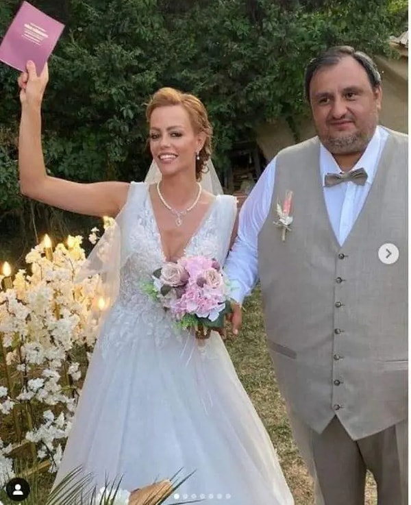 Derya Özdemir, Ağustos 2021'de iş insanı Yalçın Kale'yle nikah masasına oturmuştu. Yaklaşık beş yıl süren bu evliliğin sessiz sedasız sona erdiği ortaya çıktı.