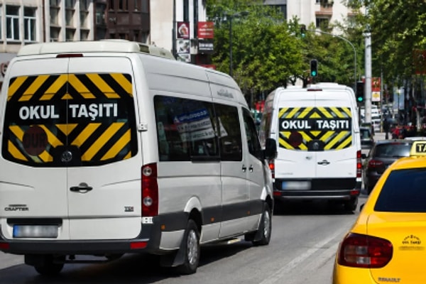 Bursa'da taşımacılık sektöründe faaliyet gösteren yüzlerce esnaf, mahkeme kararıyla büyük bir belirsizliğin içine girdi.