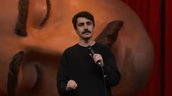 "Daltonları övme" suçlamasıyla tutuklandı.