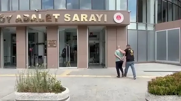 Skandalın kilit isimlerinden biri olan ve aylık gelirinin bir milyon lira olduğunu belirten sistem kurucusu Emrah Selim Cansever, cihazların siber saldırıya uğradığını iddia etse de telefonundaki mesajlaşmalar bu savunmayı çürüttü.