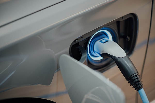 100 bin araçta 25 yangın: Elektrikli araçlar listenin en altında