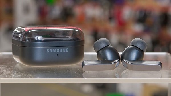 Kulaklıkta da Samsung Ön Sırada
