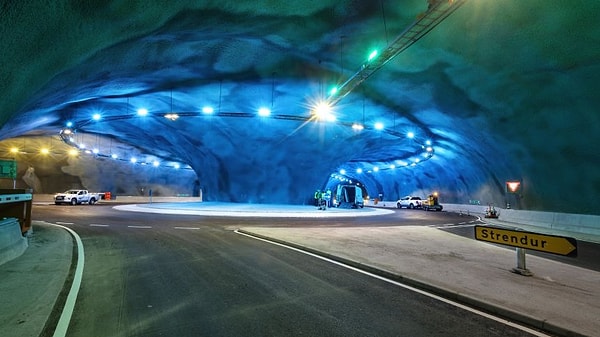 The roundabout located at the heart of the underwater tunnel network offers a visual feast.