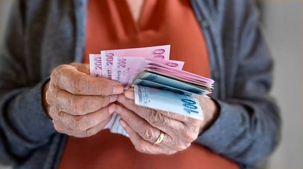 Türkiye Gazetesi yazarı İsa Karakaş, bugünkü yazısında konuya değindi ve kritik detayları gündeme getirdi.