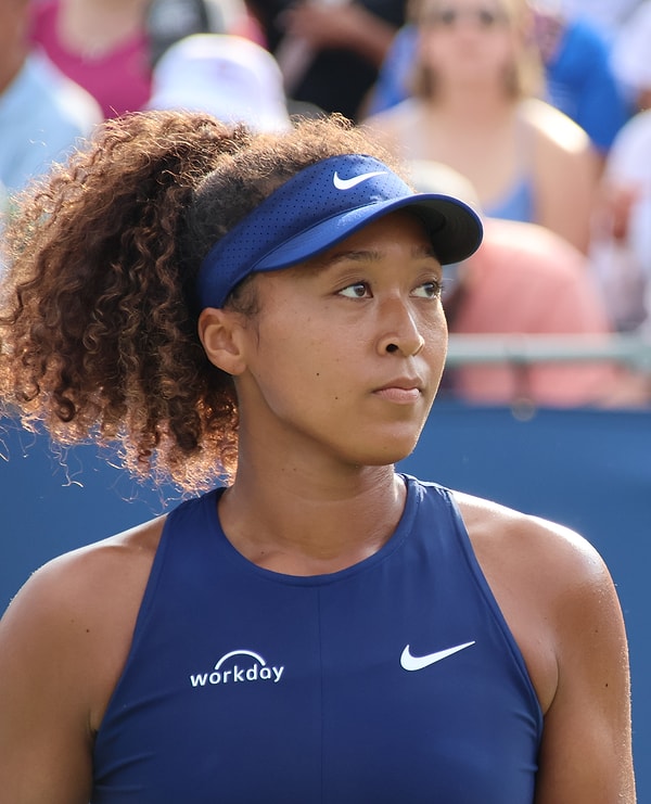 Naomi Osaka'nın maçı sırasında hakem, oyunu durdurup parlak ışıkla içerik çeken gruba müdahale etmek zorunda kaldı.