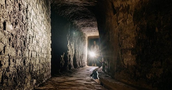 Tüneller cin ve gizemli ışık efsaneleriyle anılıyor