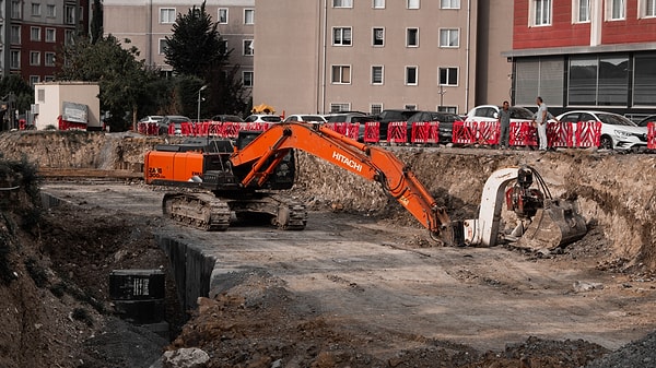 Arkeologlar bölgenin Geç Demir Çağı’ndan Orta Çağ’a kadar uzanan üç farklı dönemde aralıksız bir yerleşim yeri olarak kullanıldığını belirledi.