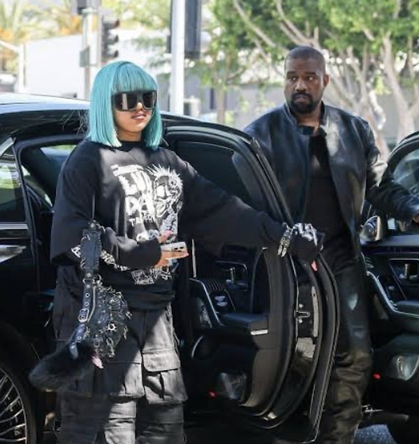 Kim Kardashian ve Kanye West’in dört çocuğundan en büyüğü olan North West, son dönemde yalnızca ailesinin şöhretiyle değil, kendine has tarzı ve müzik dünyasına attığı adımlarla da sık sık gündeme geliyor.