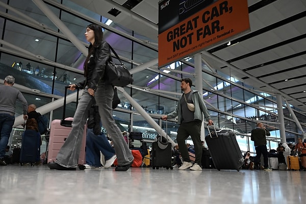Öte yandan havayolları da boş durmadı; Ryanair, NATS CEO'su Martin Rolfe'u doğrudan istifaya davet etti.