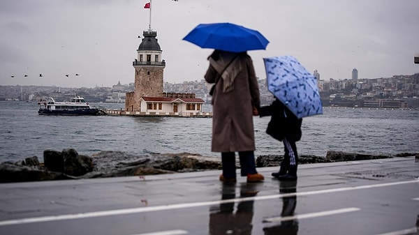 İstanbul, Ankara ve İzmir'de yarın ve salı günü yağış beklenmiyor, sıcaklıklar birbirine yakın seyredecek.