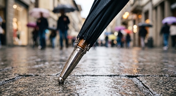 Gündelik hayatın en temel eşyalarından biri olan şemsiyelerin tepesindeki sivri veya uzatılmış yapı, pek çok kişi tarafından yalnızca estetik bir detay olarak değerlendiriliyor.