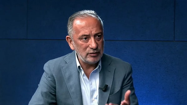"Sağındaki hücrede Haluk Levent, solundaki hücrede ise Cem Küçük yatıyor. Diğer yanında ise Uşak Belediye Başkanı Özkan Yalım var."