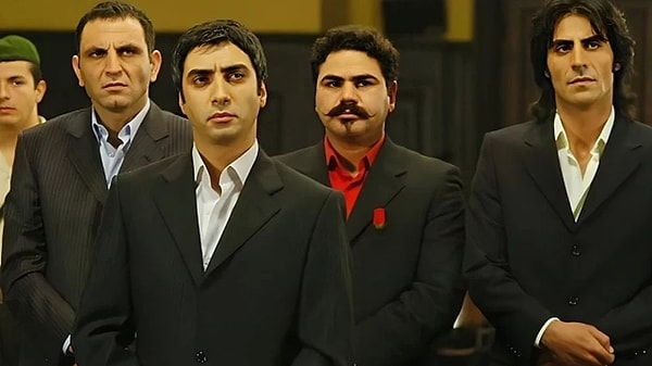 2003 yılında yayın hayatına başlayan Kurtlar Vadisi, Türk televizyonlarının en çok konuşulan dizilerinden biri oldu.