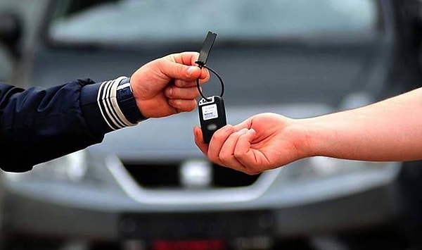 İşlemlerin sorunsuz ilerlemesi için alıcı ve satıcılara uyarılarda bulunan ATEM Başkanı Arpacı, sürecin taşınmaz ticareti yetki belgesine sahip gayrimenkul danışmanlarıyla yürütülmesinin önemini vurguladı.