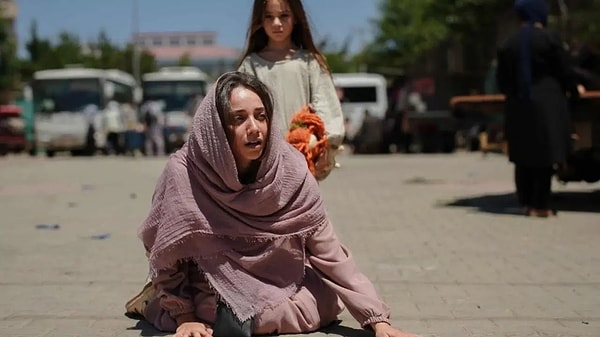 Sevdan Bir Ateş, bir haftada reytingini ikiye katlayarak tüm kategorilerde zirveye yerleşti.