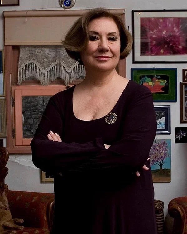 Gülsen Tuncer'in ağır bir hastalıkla mücadele ettiği henüz 7 gün önce duyurulmuştu. Usta oyuncudan bugün acı haber geldi.