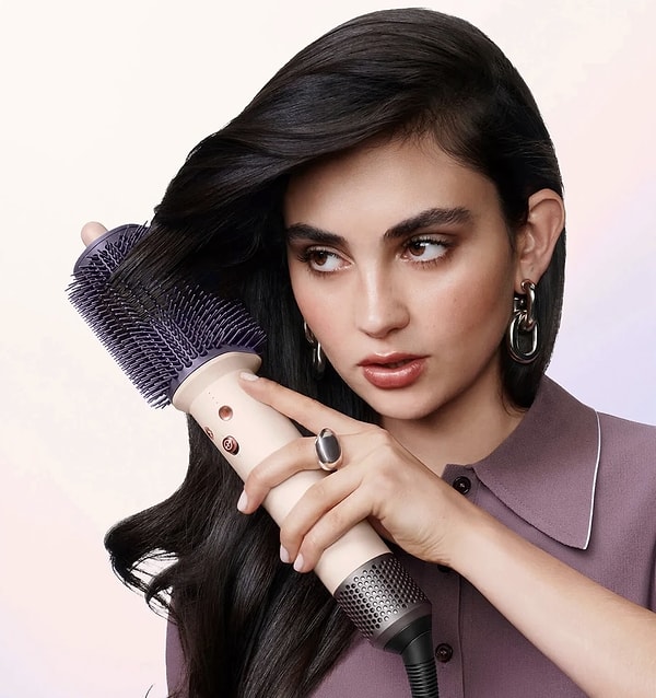 Dyson'ın yepyeni Airsmooth™ saç şekillendirme fırçası peşin fiyatına 6 taksit avantajıyla satışta!