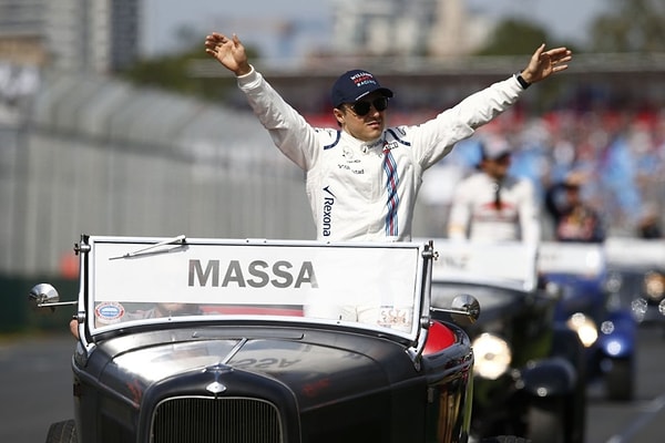 Felipe Massa, İstanbul Park'taki etkinlikte hayranlarıyla bir araya geldi ve deneme sürüşü yaptı.