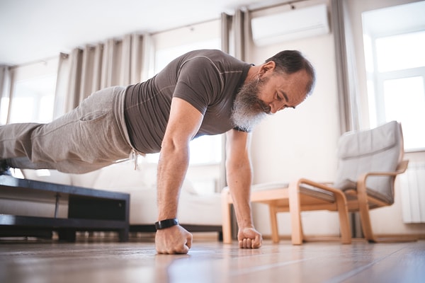 Rutin Basit: Esneme, Birkaç Şınav ve Squat