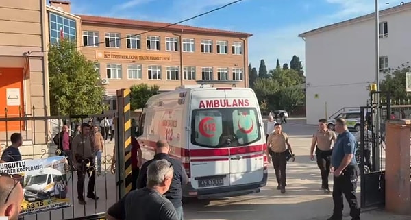 Olay, sabah saat 08.00 sıralarında Turgutlu ilçesi Albayrak Mahallesi’nde bulunan İnci Üzmez Mesleki ve Teknik Anadolu Lisesi önünde meydana geldi.