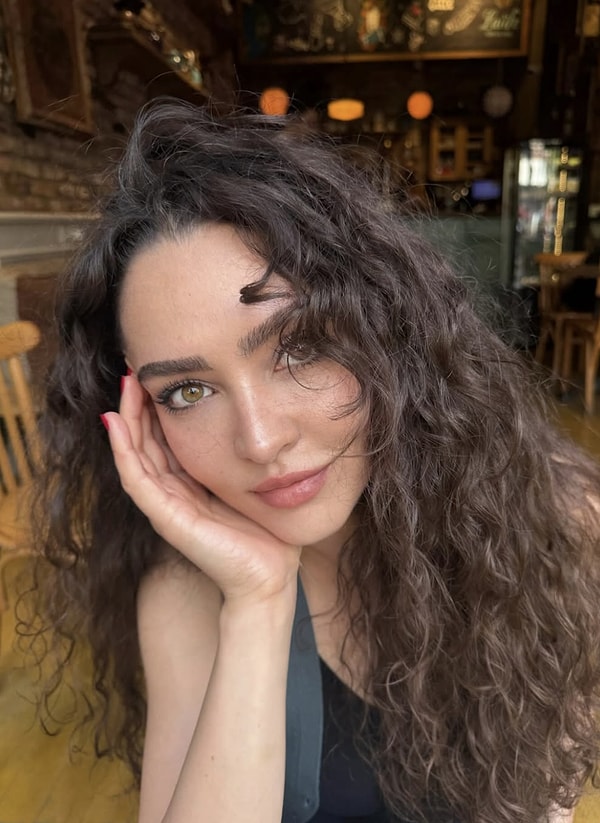 İşte TRT 1 dizisi Evlilik Güzeldir'in Nergis'i Cansu Savcı'nın gerçek hayattaki hali: