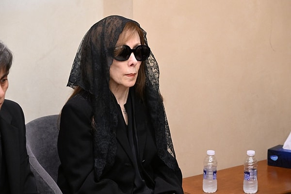 Feyruz'un son dönem kariyerine baktığımızda aradaki mesafe daha da netleşiyor.
