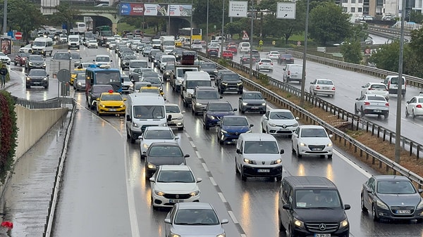 Raporun açıklandığı hafta İstanbul trafiği bir kez daha kilitlendi.