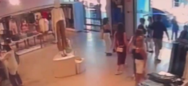 Ancak polis incelemesinde, Sevinç K.'nin aynı mağazada daha önce de benzer bir olaya karıştığı ortaya çıktı.