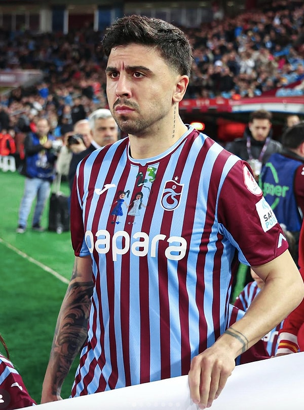 Ozan Tufan'ı Bursaspor'dan Fenerbahçe'ye, İngiltere macerasından Trabzonspor'a uzanan futbol yolculuğuyla tanıyoruz.